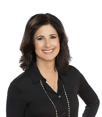 Portrait of Dina Sierra Smith, REALTOR®.